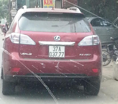 Xe độc, biển đẹp dàn hàng ngang “diễu” phố xứ Nghệ